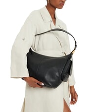 COCCINELLE CAMPUS Hobo-Schultertasche aus geh&auml;mmertem Leder Schwarz - Damentaschen - 4