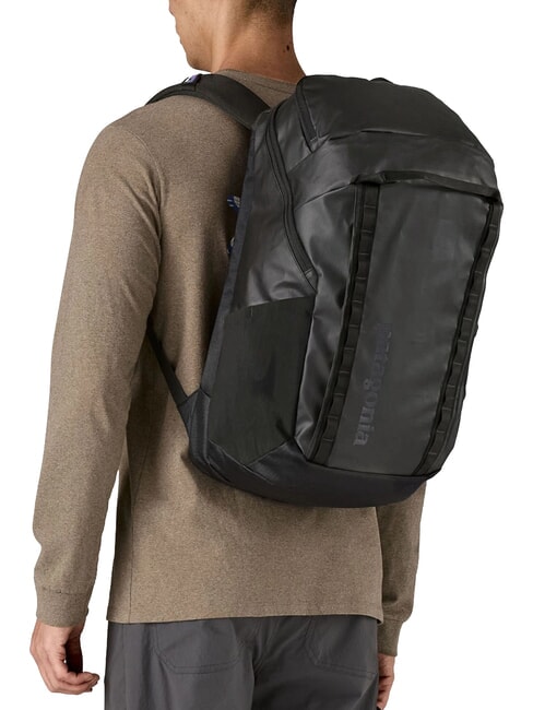 BLACK HOLE 32L 15-Zoll-Laptop-Rucksack schwarz mit schwarz - Rucks&auml;cke f&uuml;r Schule &amp; Freizeit