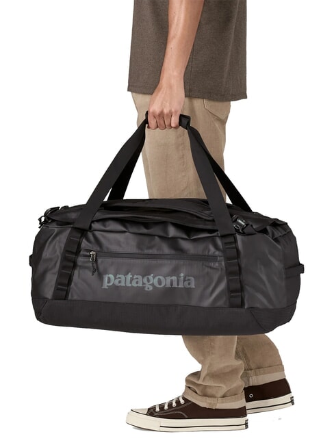 BLACK HOLE 55L Reiserucksack schwarz mit schwarz - Reisetaschen