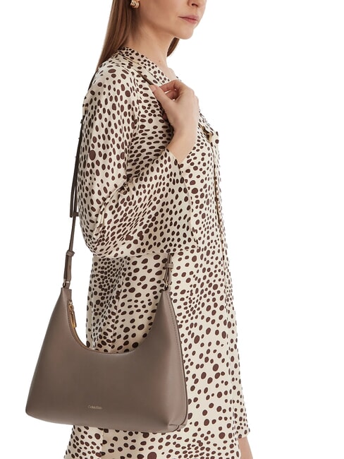 EMBOSSED LOGO Umh&auml;ngetasche, mit Schultergurt W&uuml;stentaupe - Damentaschen