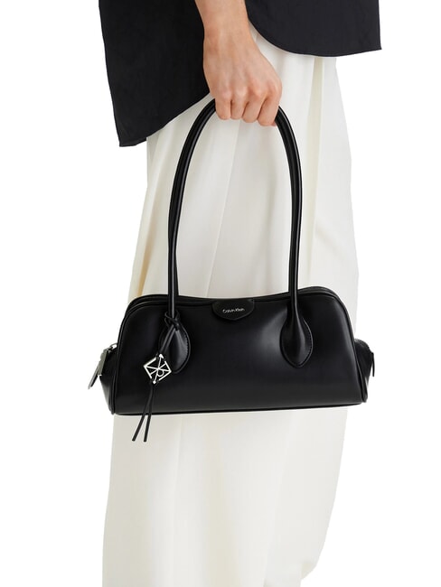 EMBOSSED LOGO BUSINE Umh&auml;ngetasche auf Schwarz - Damentaschen