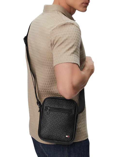 TH EMBOSSED FLAG Kleine Handtasche Schwarz - Umh&auml;ngetaschen Herren