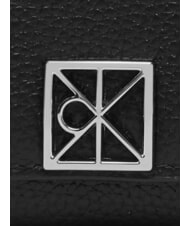 CALVIN KLEIN HARDWARE EMBLEM PEBB Rei&szlig;verschlussgeldb&ouml;rse aus Leder auf Schwarz - Brieftaschen Damen - 4