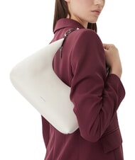 CALVIN KLEIN EMBOSSED LOGO Umh&auml;ngetasche, mit Schultergurt Wei&szlig;es Steinkraut - Damentaschen - 2