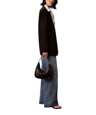 CALVIN KLEIN BOLD CK Schultertasche mit Schultergurt auf Schwarz - Damentaschen - 2