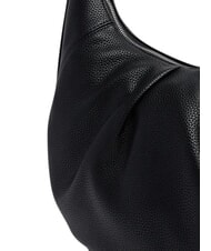 CALVIN KLEIN ENGRAVED HW Umh&auml;ngetasche auf Schwarz - Damentaschen - 5
