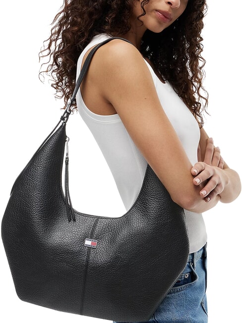 TJW SLOUCHY Schultertasche mit Plakette Schwarz - Damentaschen