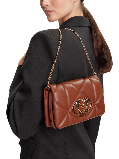 EMBOSSED Kleine Schultertasche mit Kette Kastanie - Damentaschen