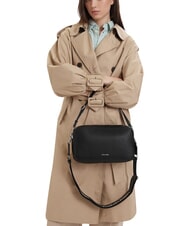 CALVIN KLEIN WEBBING Schultertasche mit Schultergurt auf Schwarz - Damentaschen - 2