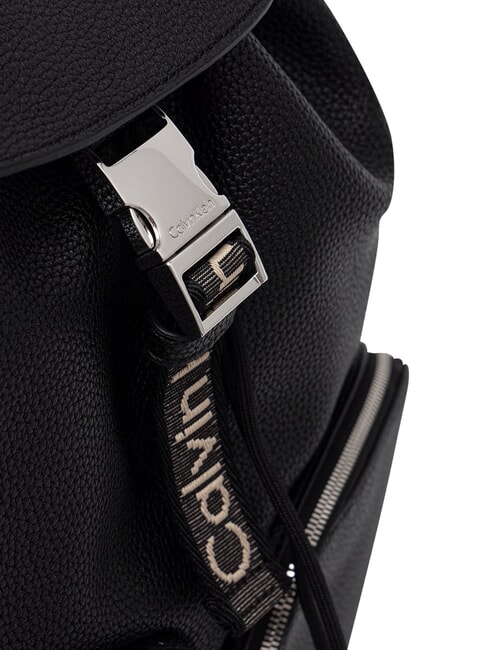 WEBBING Rucksack auf Schwarz - Damentaschen