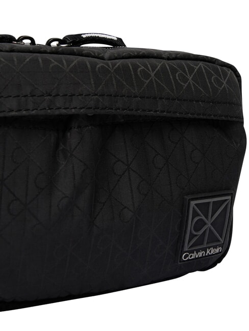 EMBLEM AOP Kosmetikkoffer auf Schwarz - Beauty-Case