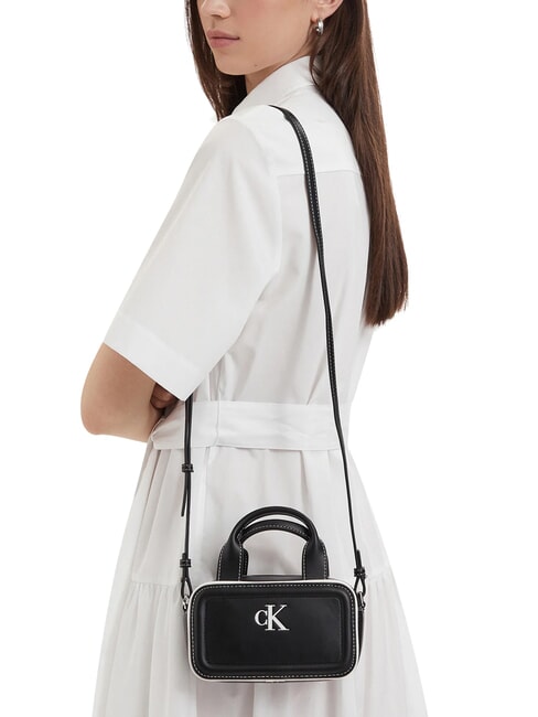 CONTRAST CK Mini-Handtasche mit Schulterriemen auf Schwarz - Damentaschen