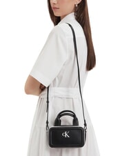 CALVIN KLEIN CONTRAST CK Mini-Handtasche mit Schulterriemen auf Schwarz - Damentaschen - 2