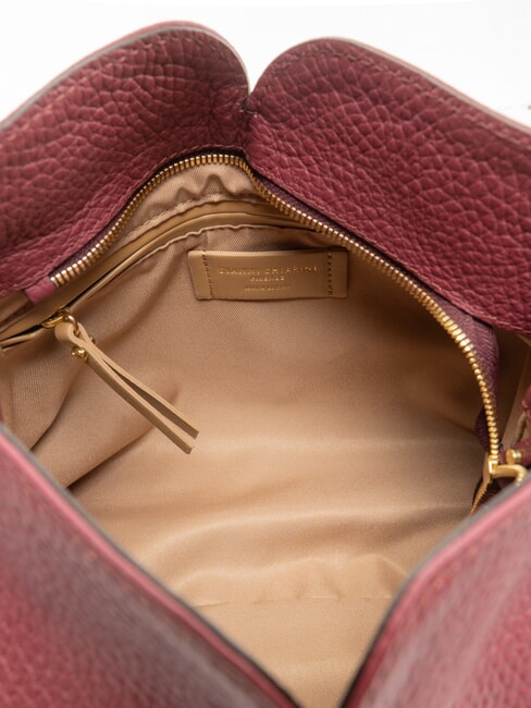SANDRA Schultertasche mit Schulterriemen, aus Leder antiker Rubin - Damentaschen
