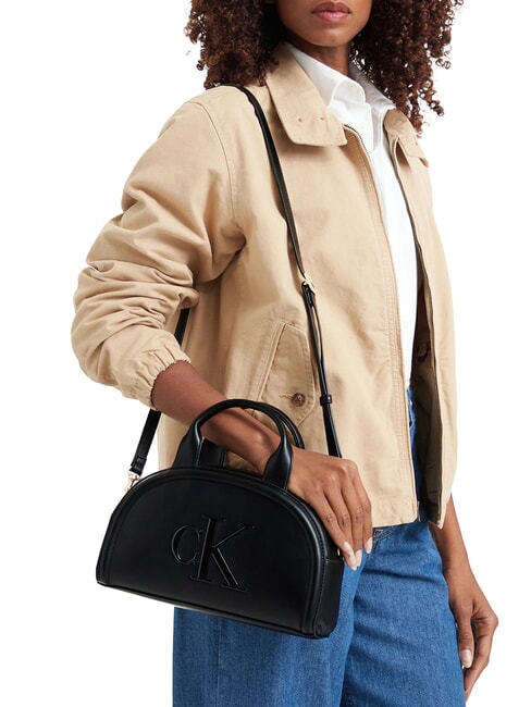 BOLD CK Handtasche mit Schulterriemen auf Schwarz - Damentaschen