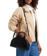 CALVIN KLEIN BOLD CK Handtasche mit Schulterriemen auf Schwarz - Damentaschen - 2