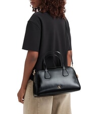 CALVIN KLEIN CK MEDIUM Handtasche mit Schulterriemen auf Schwarz - Damentaschen - 2