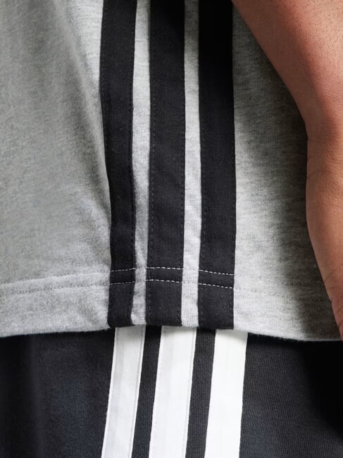 3 STRIPES Kurz&auml;rmeliges T-Shirt mit Rundhalsausschnitt grau - Herren-T-Shirts