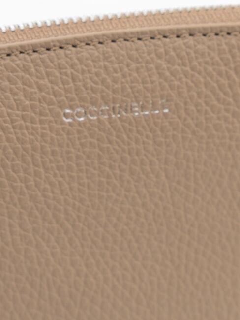 ROUNDED ENVELOPE Lederclutch warmes Taupe - Damentaschen